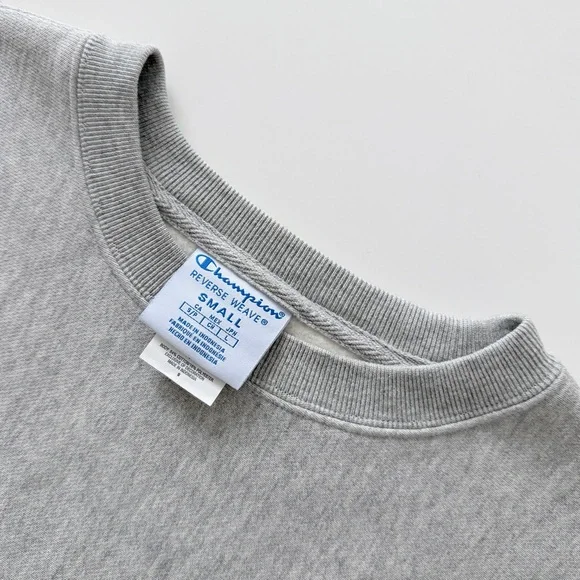 Champion Reverse Weave Cropped Sweatshirt Gray Logo Pullover Small - Picture 4 of 14